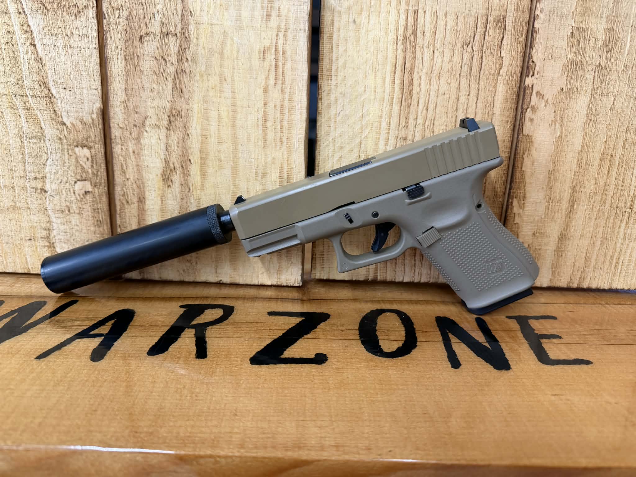 WE Glock 17 Gen 5 Airsoft Pistol Green Gas Tan - Usagé