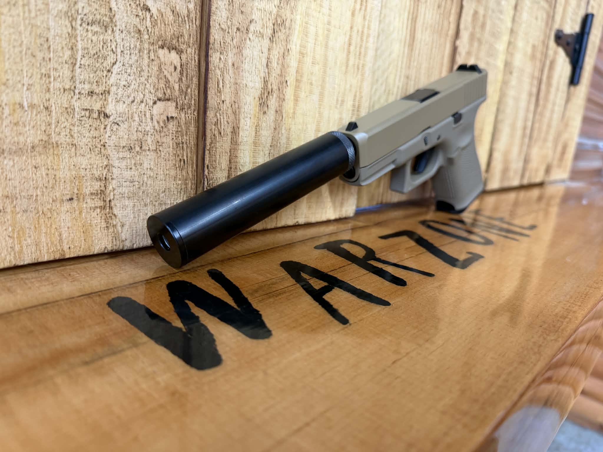 WE Glock 17 Gen 5 Airsoft Pistol Green Gas Tan - Usagé