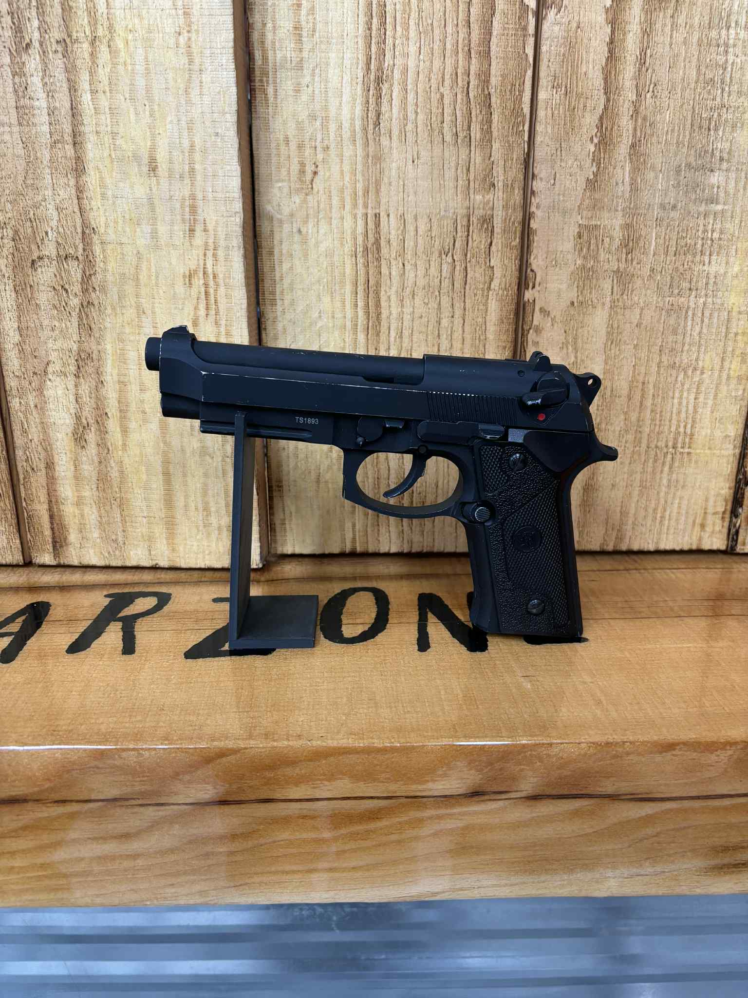 SRC SR92 A1 CO2 Airsoft Pistol - Usagé