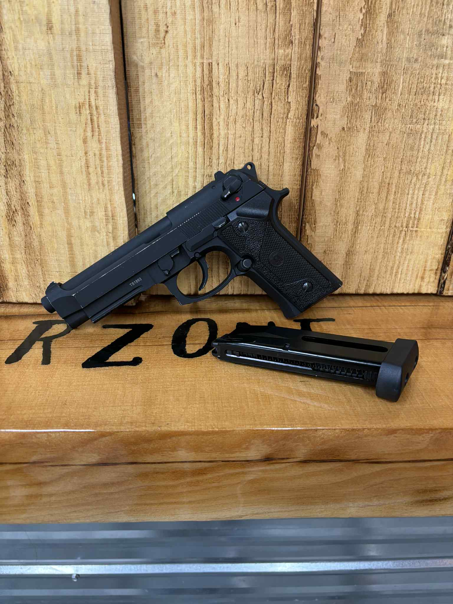 SRC SR92 A1 CO2 Airsoft Pistol - Usagé
